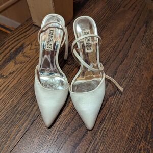 Badgley Mischka Cream Pointed Toe Heels